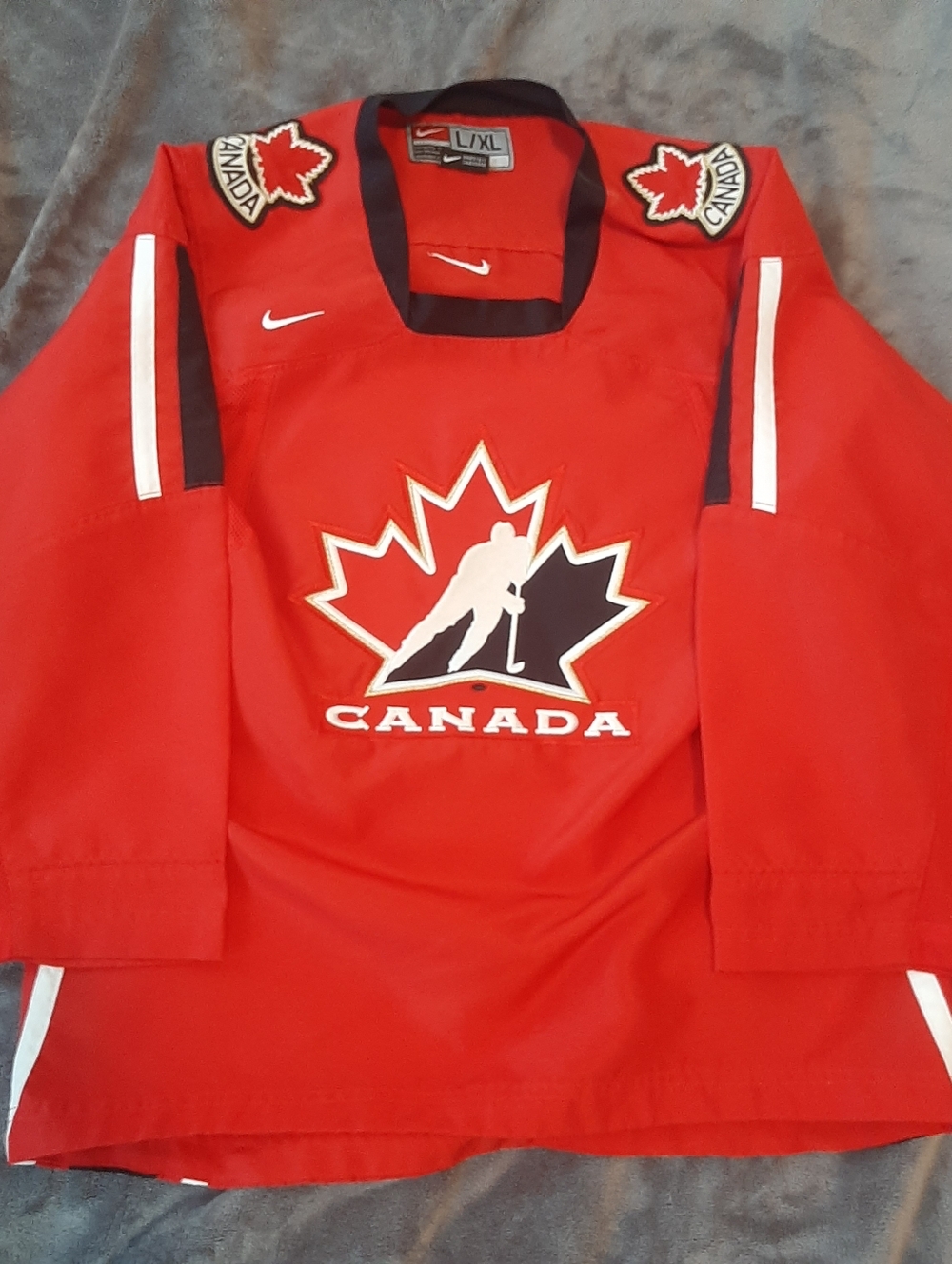Nike 2006 Canada Hockey Jersey (Youth XL)